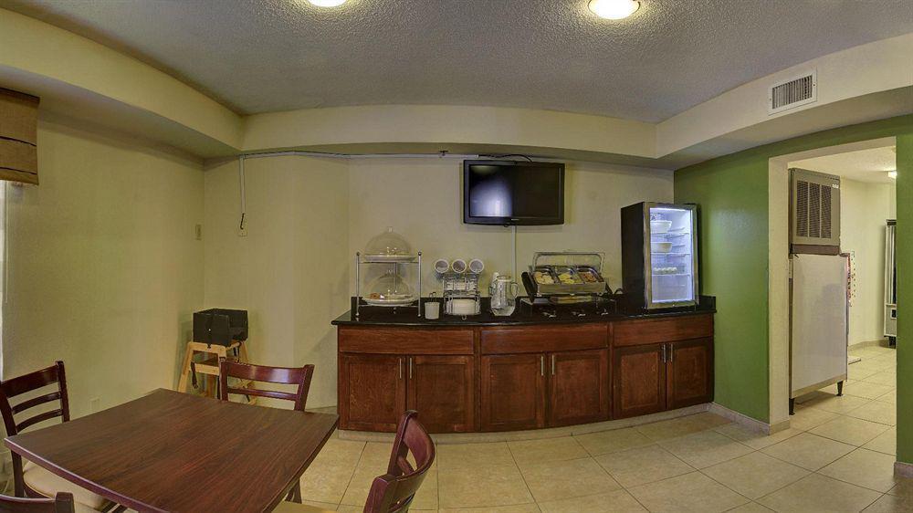 Rodeway Inn Остелл Экстерьер фото